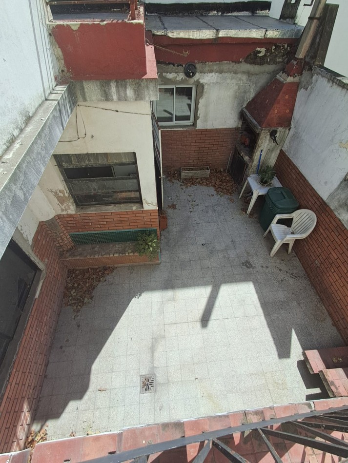 PH 6 AMBIENTES CON ENTRADA INDIVIDUAL PLANTA ALTA CON BALCON, PATIO CON PARRILLA Y TERRAZA. REF. 800