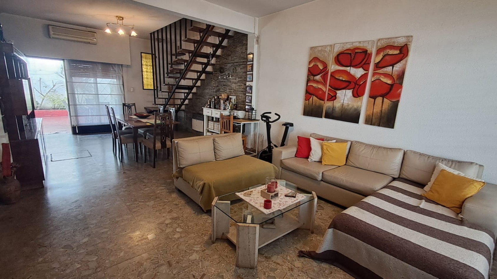 CASA 4 AMB CON PATIO, COCHERA CUBIERTA Y TERRAZA. REF. 842