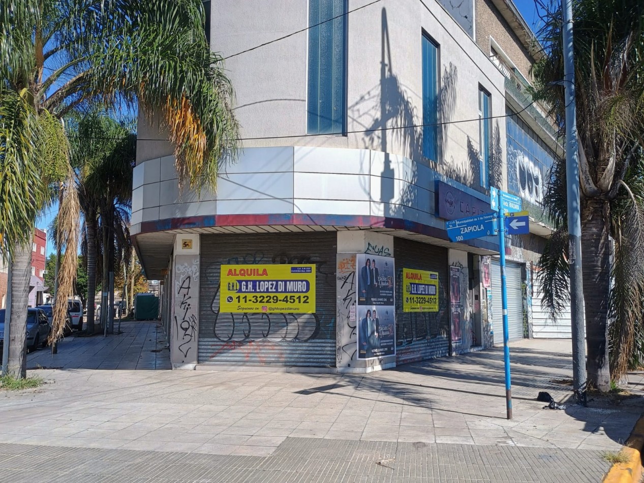 LOCAL COMERCIAL C/ COCHERA, DEPOSITO CON MONTACARGA, OFICINAS , SALAS DE REUNIONES, OFICINAS GERENCIALES VARIAS .REF.844
