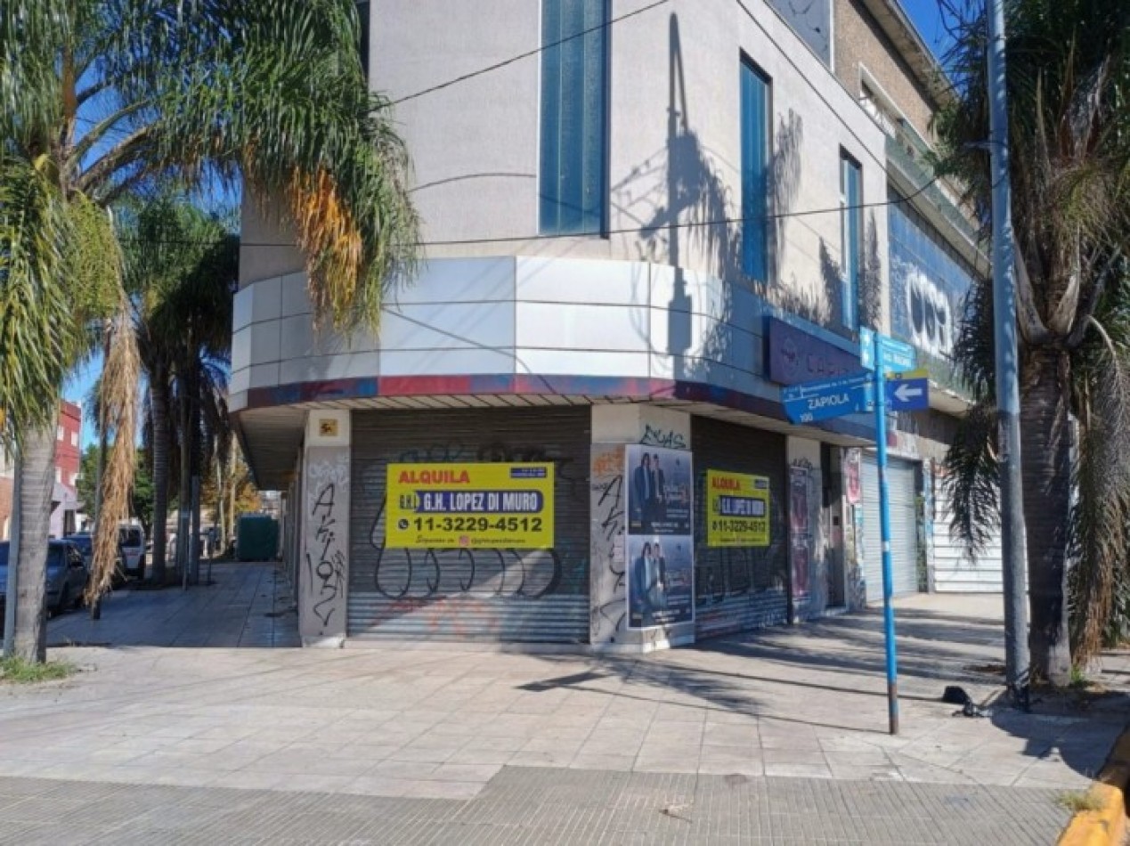 LOCAL COMERCIAL C/ COCHERA, DEPOSITO CON MONTACARGA, OFICINAS , SALAS DE REUNIONES, OFICINAS GERENCIALES VARIAS .REF.844