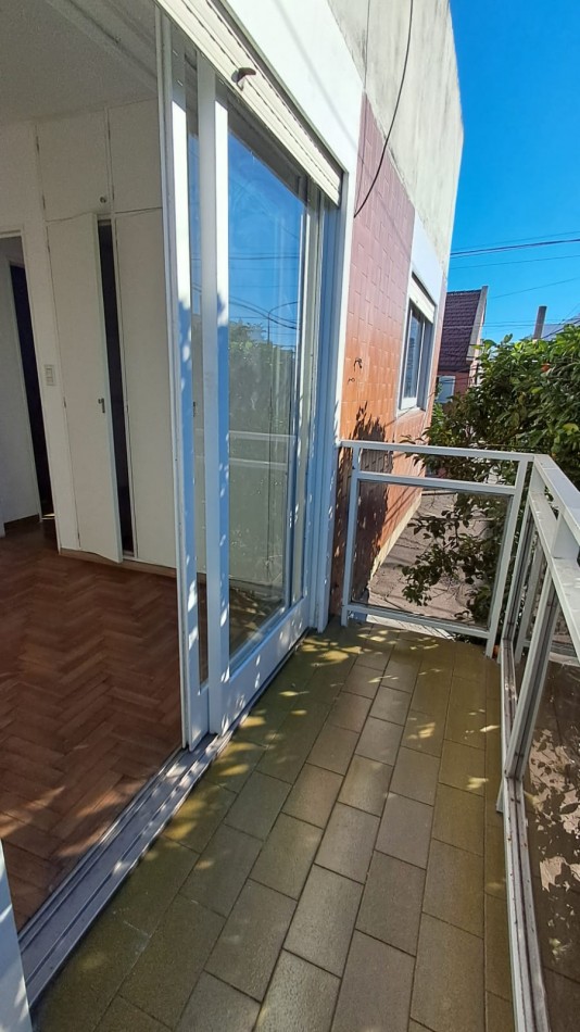 DEPTO 2 AMB CENTRICO AL FRENTE CON BALCON - TERRAZA Y LAVADERO DE USO COMUN - CIUDADELA