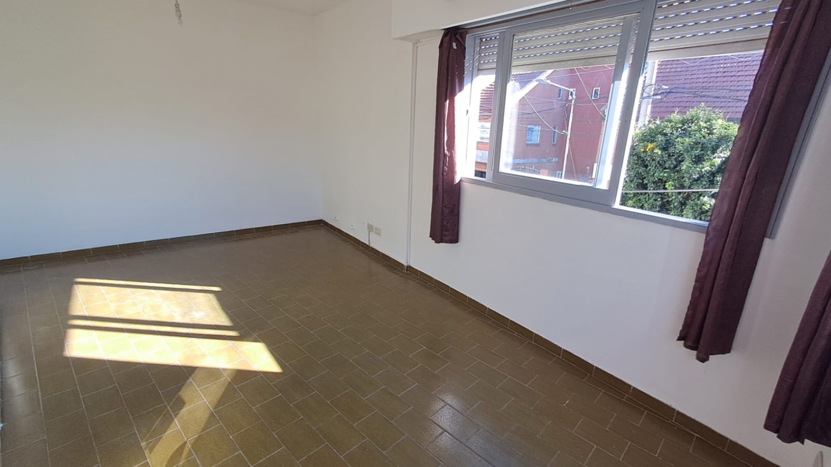 DEPTO 2 AMB CENTRICO AL FRENTE CON BALCON - TERRAZA Y LAVADERO DE USO COMUN - CIUDADELA