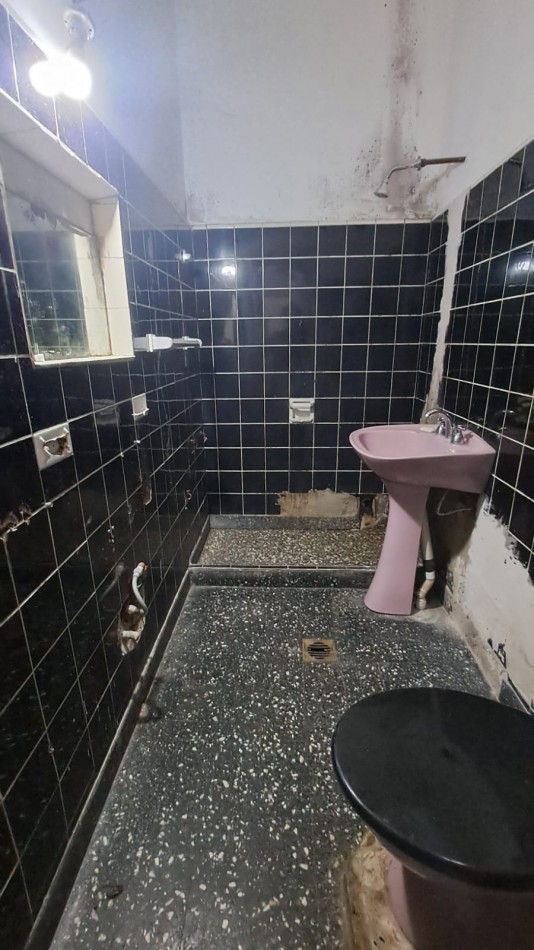 CASA 6 AMB CON PATIO, QUINCHO Y TERRAZA SOBRE LOTE 8.66X21.63