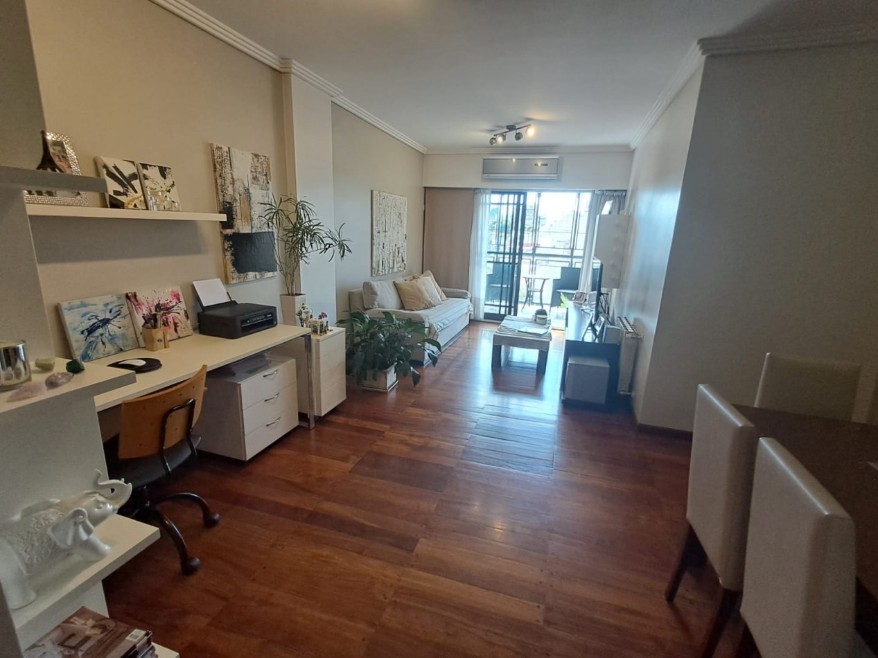 DEPTO 4 AMB EN PISO EXCLUSIVO AL FRENTE, CON BALCON Y COCHERA CUBIERTA. REF N° 833