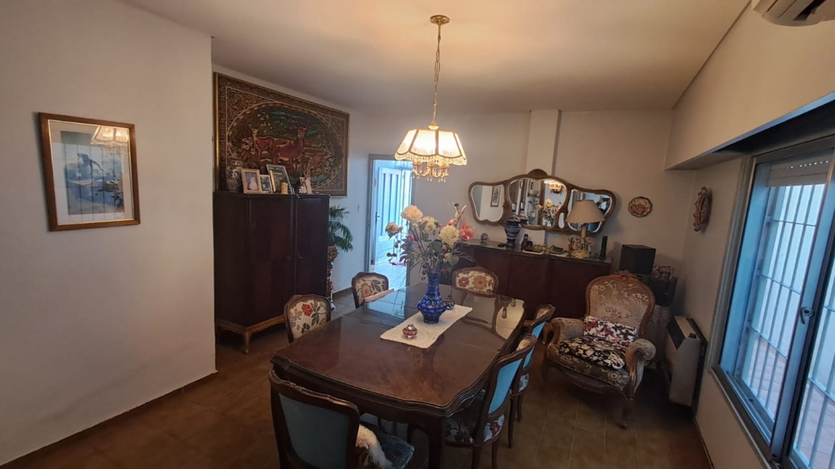 CASA 5 AMB - QUINCHO CON PARRILLA, FONDO LIBRE, LAVADERO CUBIERTO Y JARDIN DE INVIERNO - REF. 854