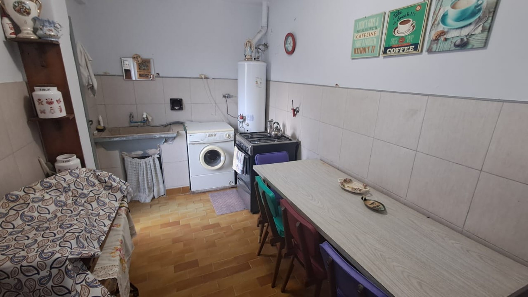 CASA 5 AMB - QUINCHO CON PARRILLA, FONDO LIBRE, LAVADERO CUBIERTO Y JARDIN DE INVIERNO - REF. 854