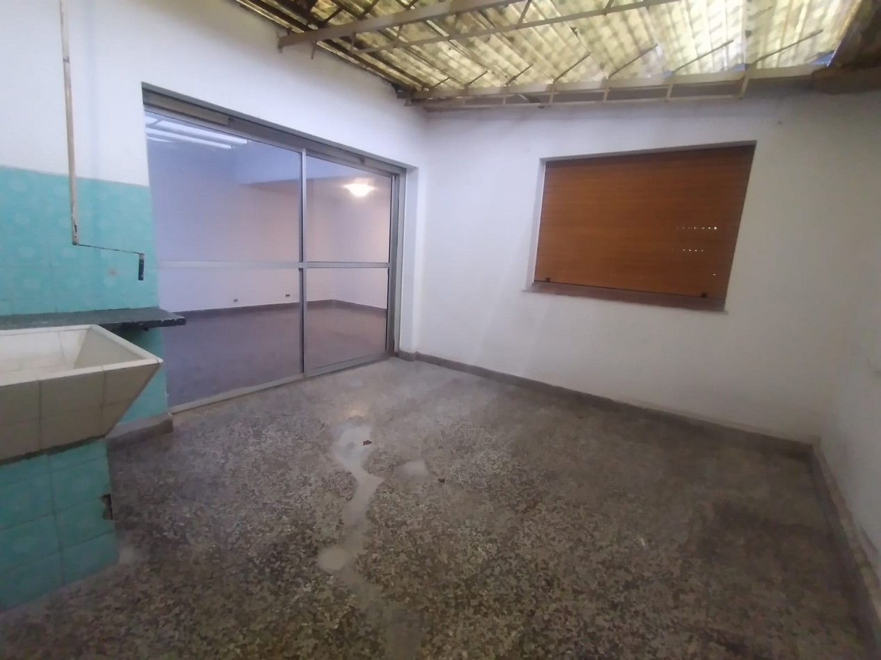 DEPARTAMENTO 3 AMB AL FRENTE CON PATIO Y BALCON REF. 856