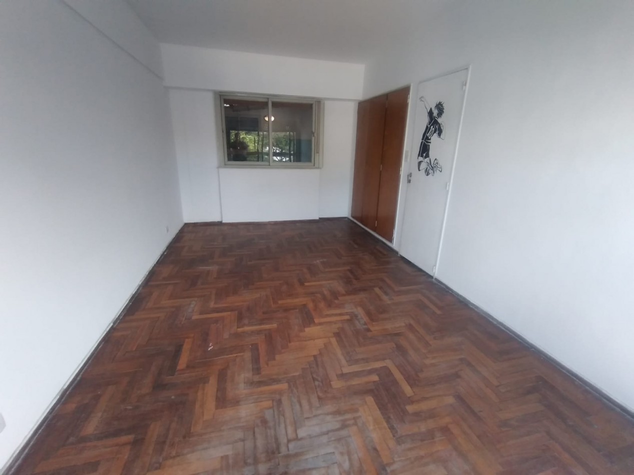 DEPARTAMENTO 3 AMB AL FRENTE CON PATIO Y BALCON REF. 856