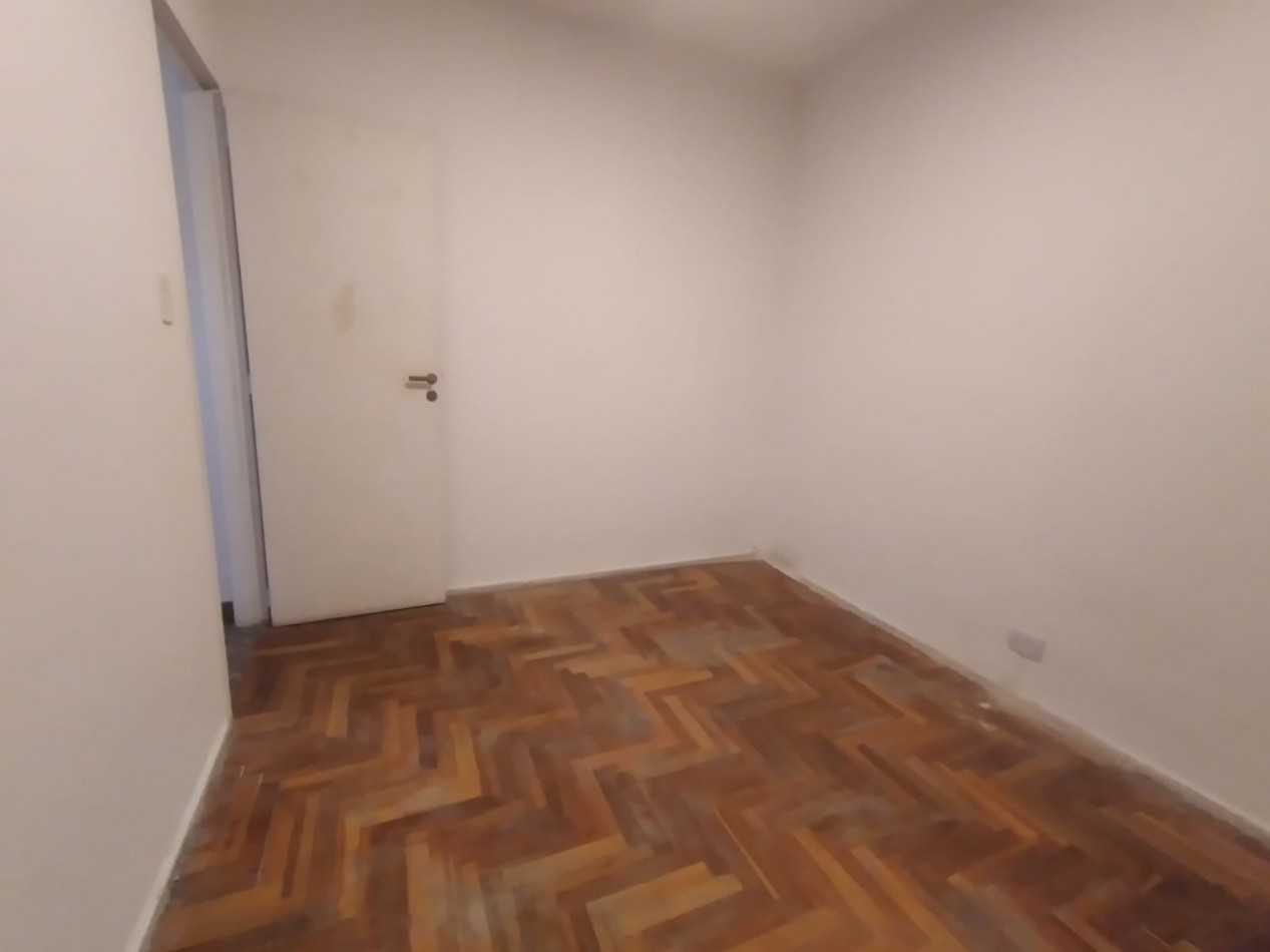 DEPARTAMENTO 3 AMB AL FRENTE CON PATIO Y BALCON REF. 856