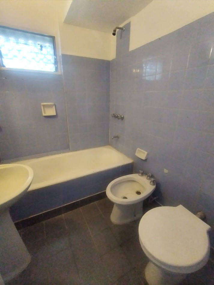 DEPARTAMENTO 3 AMB AL FRENTE CON PATIO Y BALCON REF. 856