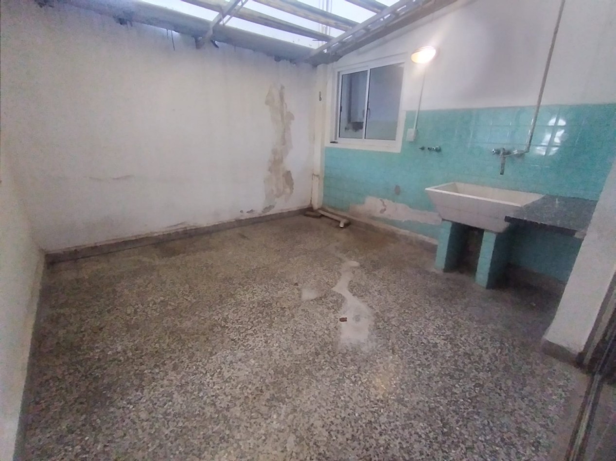DEPARTAMENTO 3 AMB AL FRENTE CON PATIO Y BALCON REF. 856