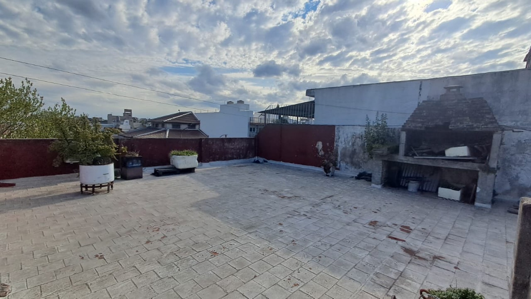 PH 3 AMB PLANTA ALTA AL FRENTE CON BALCON, PATIO Y TERRAZA, SIN EXPENSAS.REF.862