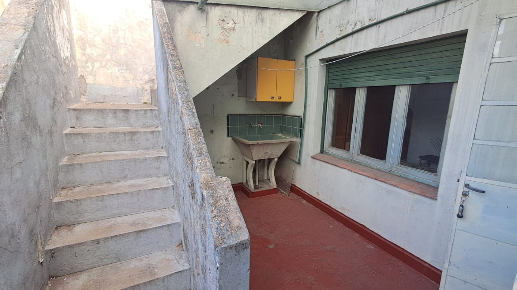 PH 3 AMB PLANTA ALTA AL FRENTE CON BALCON, PATIO Y TERRAZA, SIN EXPENSAS.REF.862
