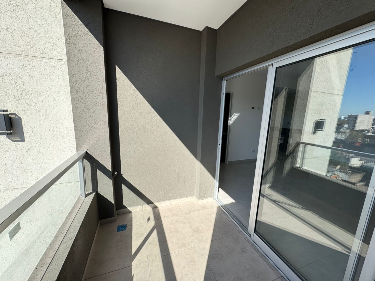 DEPARTAMENTOS A ESTRENAR 2 AMB AL FRENTE CON BALCON, OPCIONAL CON COCHERA, MODELO 1. REF. 863/1