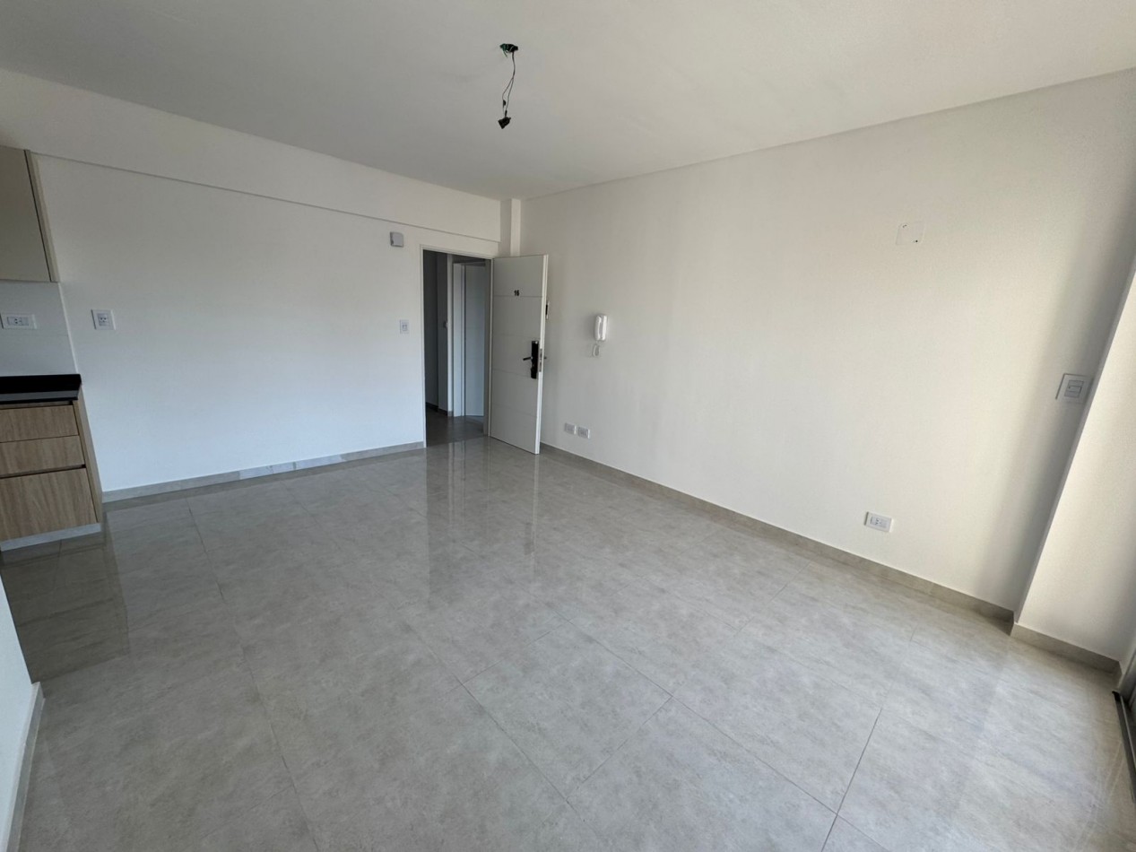 DEPARTAMENTOS A ESTRENAR 2 AMB AL FRENTE CON BALCON, OPCIONAL CON COCHERA, MODELO 1. REF. 863/1