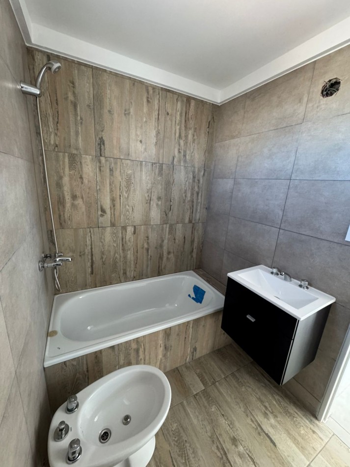 DEPARTAMENTOS A ESTRENAR 2 AMB AL FRENTE CON BALCON, OPCIONAL CON COCHERA, MODELO 1. REF. 863/1