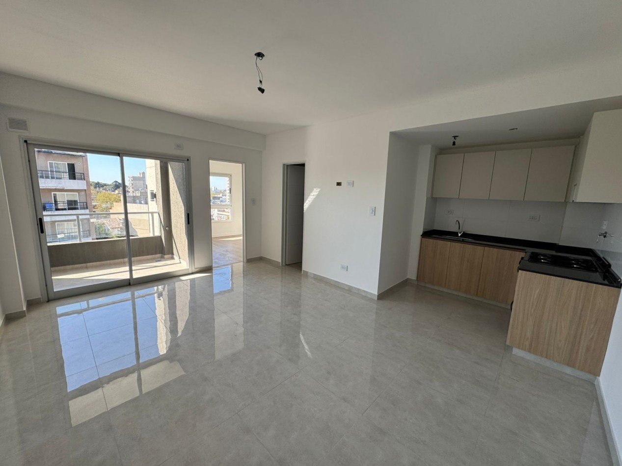 DEPARTAMENTOS A ESTRENAR 2 AMB AL FRENTE CON BALCON, OPCIONAL CON COCHERA, MODELO 1. REF. 863/1