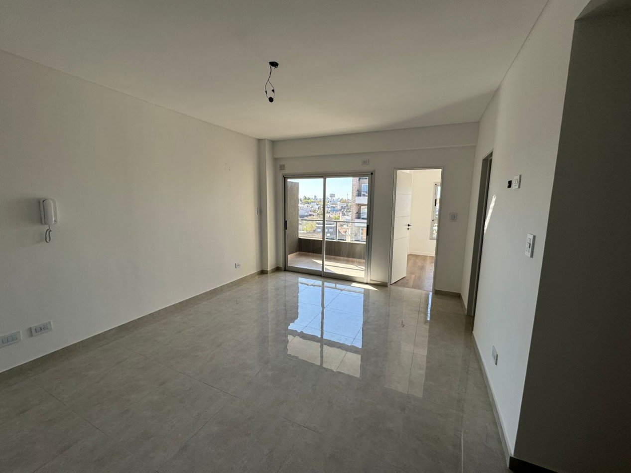 DEPARTAMENTOS A ESTRENAR 2 AMB AL FRENTE CON BALCON, OPCIONAL CON COCHERA, MODELO 1. REF. 863/1