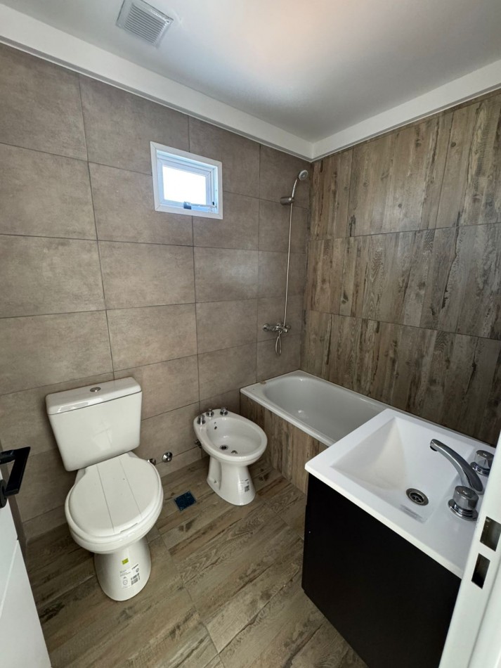 DEPARTAMENTOS A ESTRENAR 2 AMB AL FRENTE CON BALCON, OPCIONAL CON COCHERA, MODELO 1. REF. 863/1