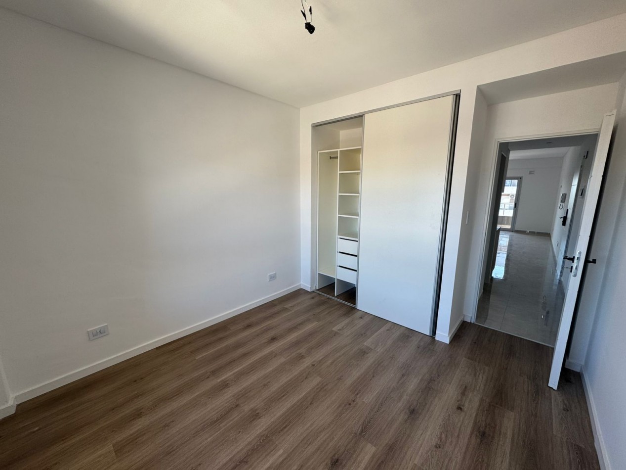 DEPARTAMENTOS A ESTRENAR 2amb AL FRENTE CON BALCON, OPCIONAL CON COCHERA, MODELO 3.REF.863/3