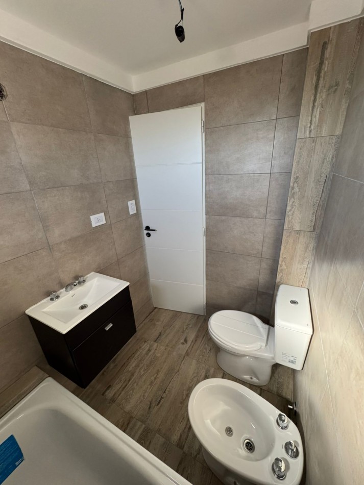 DEPARTAMENTOS A ESTRENAR 2amb AL FRENTE CON BALCON, OPCIONAL CON COCHERA, MODELO 3.REF.863/3