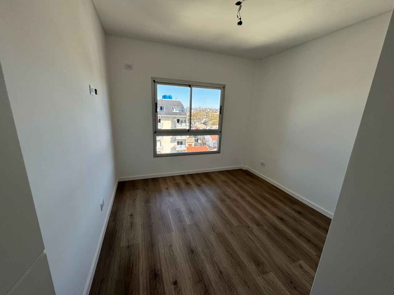 DEPARTAMENTOS A ESTRENAR 2amb AL FRENTE CON BALCON, OPCIONAL CON COCHERA, MODELO 3.REF.863/3