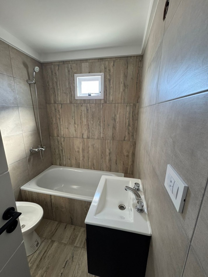 DEPARTAMENTOS A ESTRENAR 2amb AL FRENTE CON BALCON, OPCIONAL CON COCHERA, MODELO 3.REF.863/3