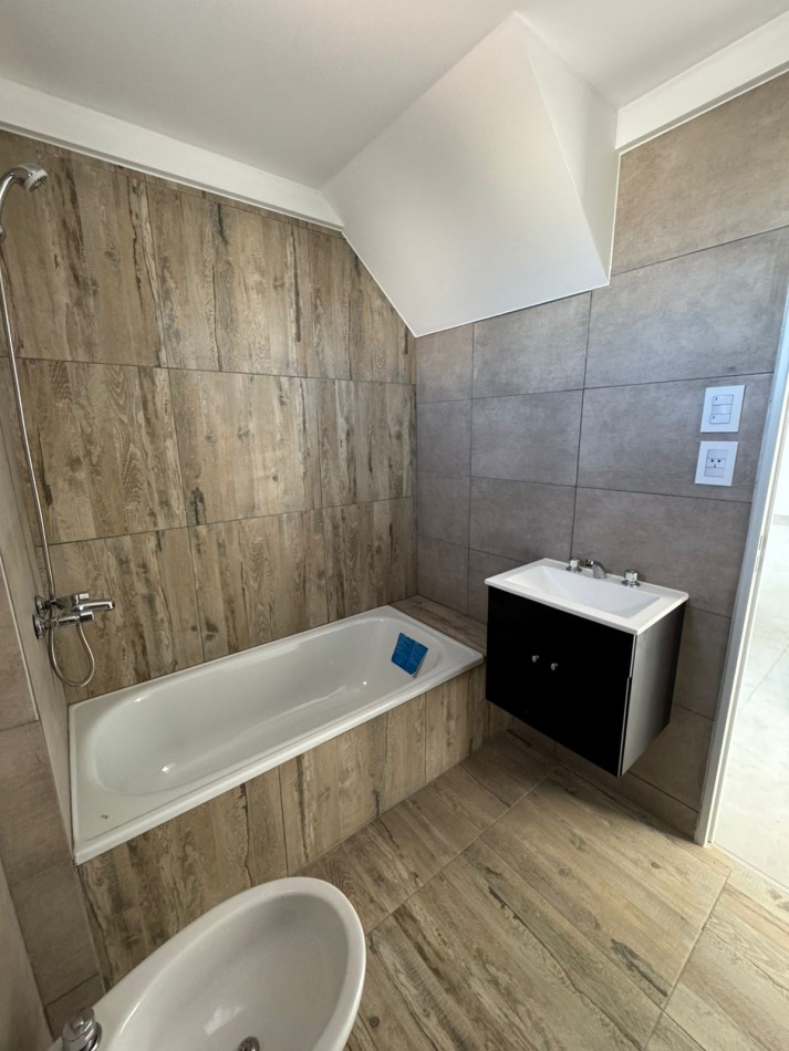 DEPARTAMENTOS A ESTRENAR 3 AMB AL FRENTE CON TERRAZA, BALCON Y COCHERA, MODELO 4. REF. 863/4