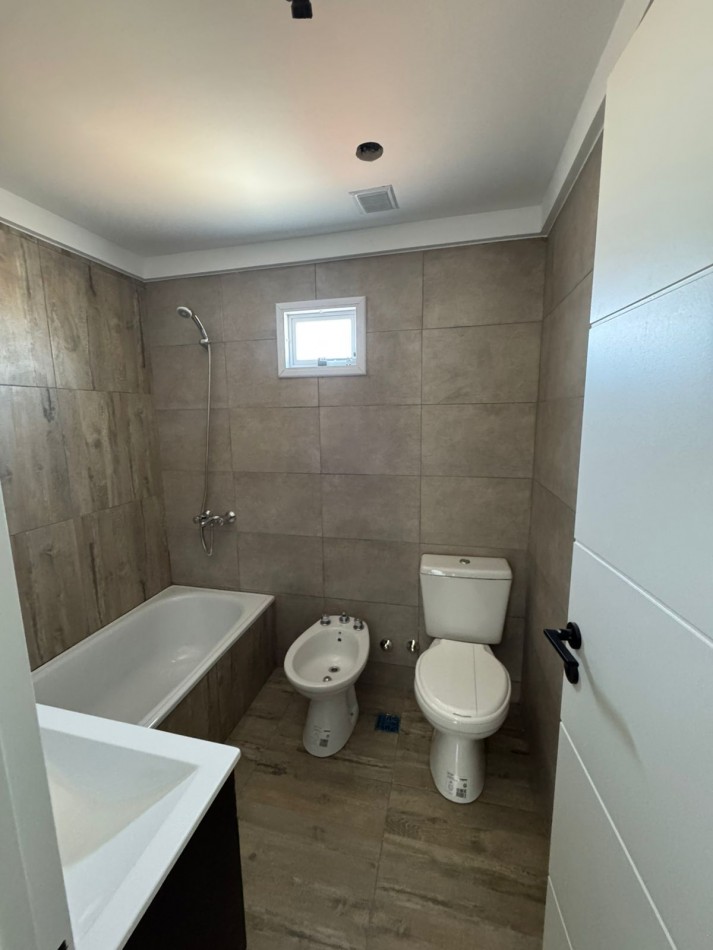 DEPARTAMENTOS A ESTRENAR 3 AMB AL CONTRAFRENTE CON TERRAZA, BALCON Y COCHERA, MODELO 5. REF. 863/5 