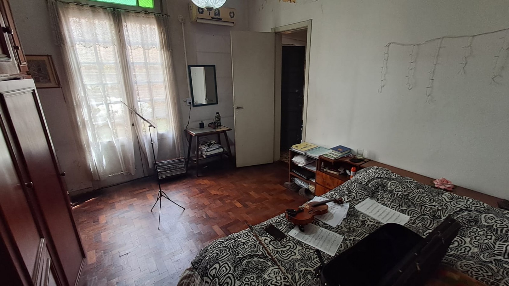 CASA 5 AMB CON COCHERA CUBIERTA, GALERIA, PATIO LATERAL Y PATIO TRASERO CON JARDIN Y PARRILA REF: 864