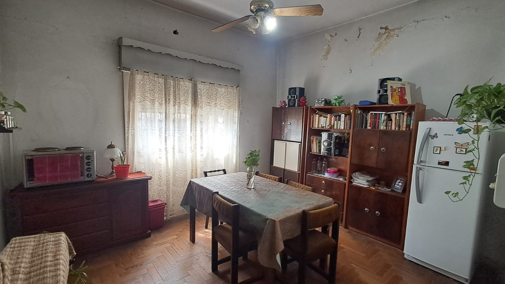 CASA 5 AMB CON COCHERA CUBIERTA, GALERIA, PATIO LATERAL Y PATIO TRASERO CON JARDIN Y PARRILA REF: 864