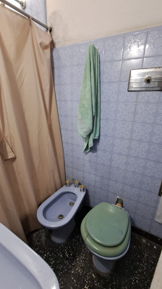 CASA 5 AMB CON COCHERA CUBIERTA, GALERIA, PATIO LATERAL Y PATIO TRASERO CON JARDIN Y PARRILA REF: 864