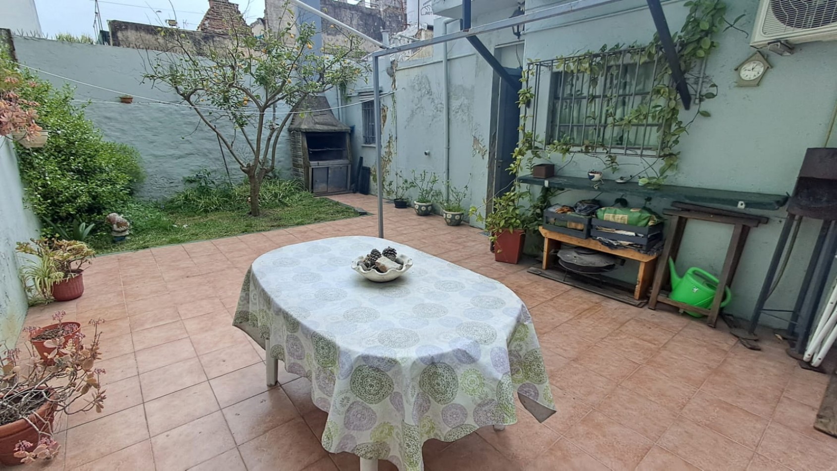 CASA 5 AMB CON COCHERA CUBIERTA, GALERIA, PATIO LATERAL Y PATIO TRASERO CON JARDIN Y PARRILA REF: 864