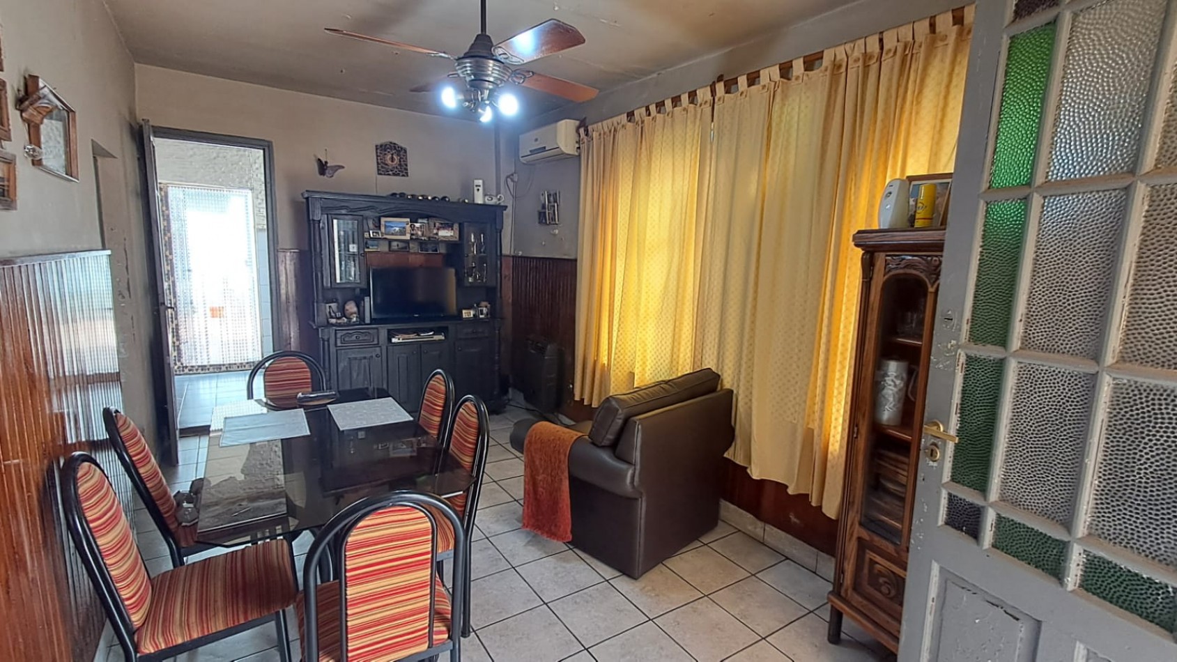 CASA 5 AMB CON COCHERA CUBIERTA, GALERIA, PATIO LATERAL Y PATIO TRASERO CON JARDIN Y PARRILA REF: 864