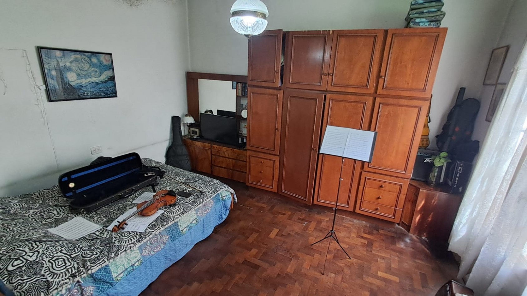 CASA 5 AMB CON COCHERA CUBIERTA, GALERIA, PATIO LATERAL Y PATIO TRASERO CON JARDIN Y PARRILA REF: 864