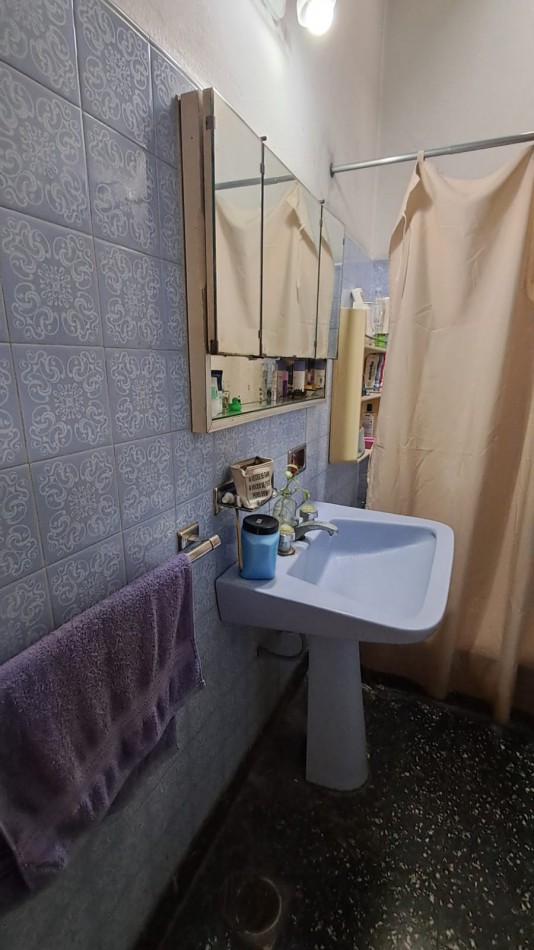 CASA 5 AMB CON COCHERA CUBIERTA, GALERIA, PATIO LATERAL Y PATIO TRASERO CON JARDIN Y PARRILA REF: 864