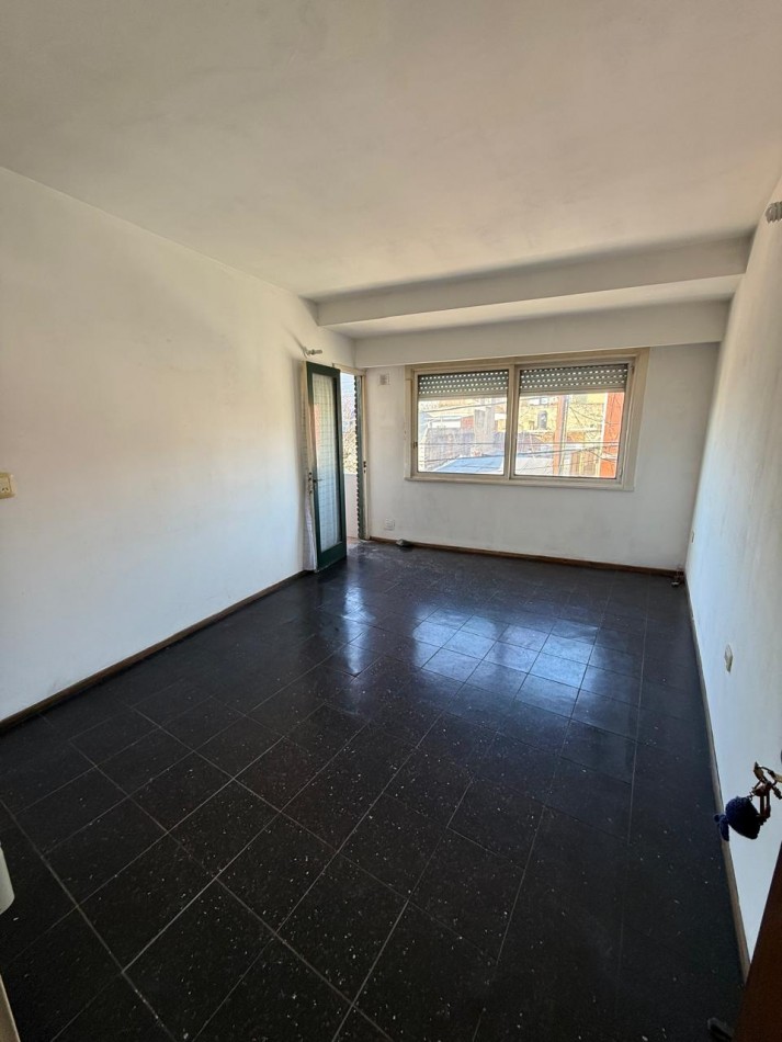  2 PHS ( 1 DE 5 AMB Y OTRO 2 AMB + GALPON + COCHERA REF. 869/1/3/4 