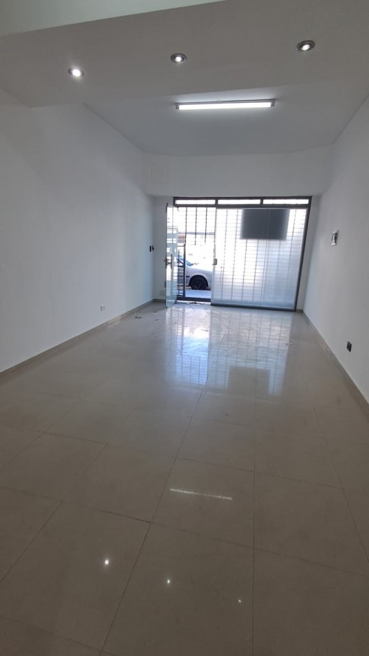 LOCAL CON BAÑO (CENTRICO).REF.871/2