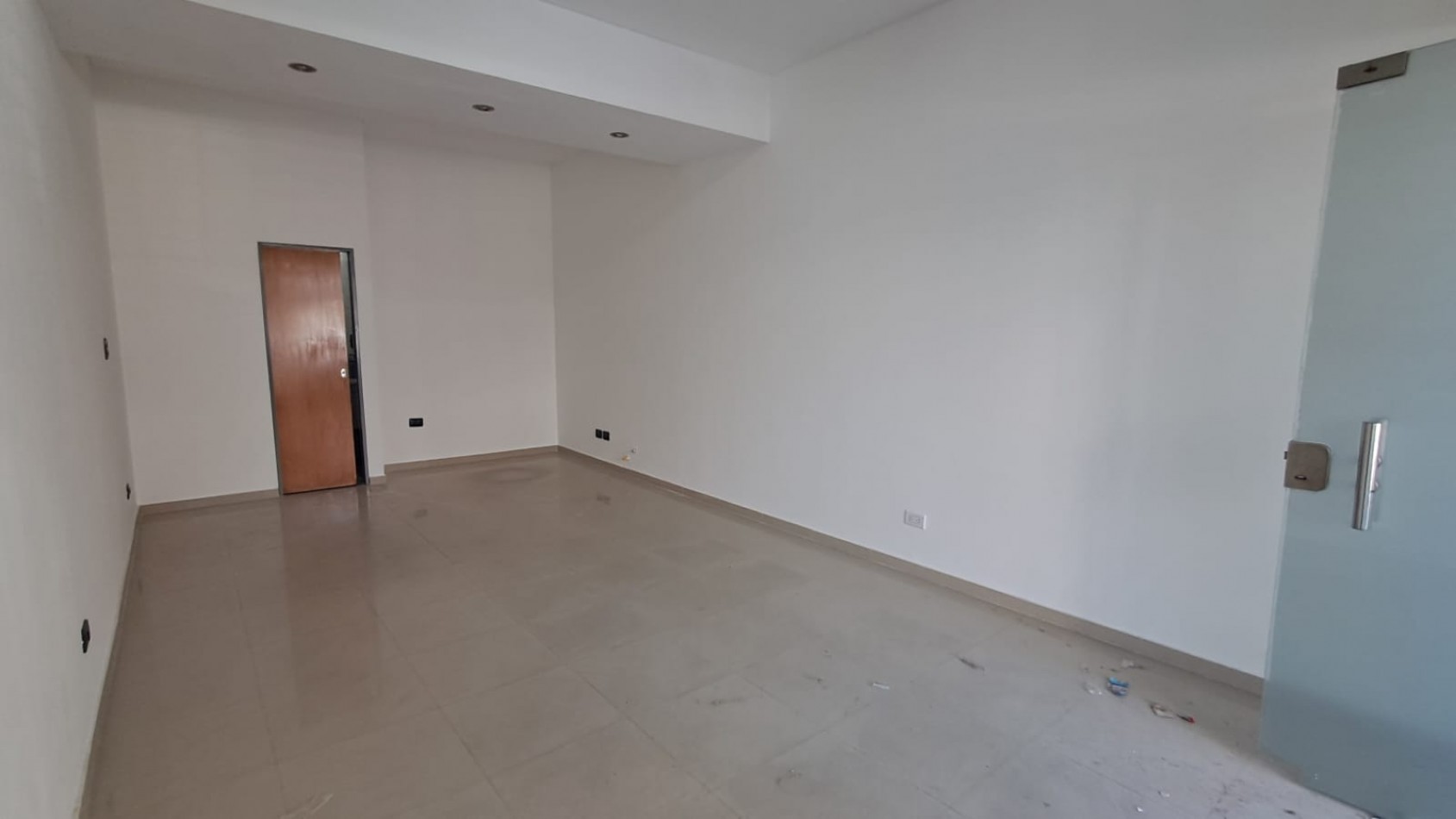 LOCAL CON BAÑO (CENTRICO).REF.871/2