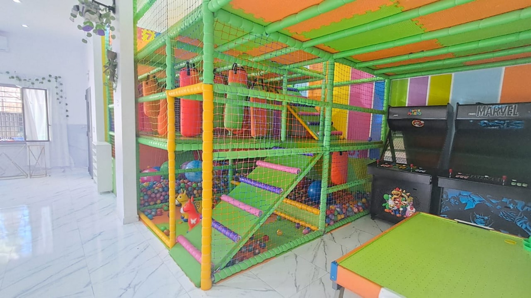 SALON DE FIESTA CON PATIO, PARRILLA Y QUINCHO.REF.868