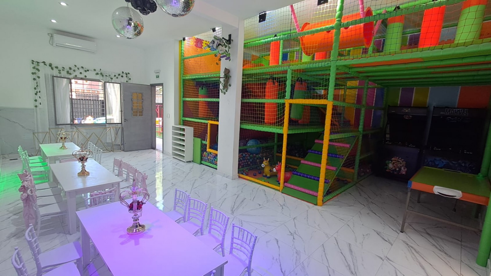 SALON DE FIESTA CON PATIO, PARRILLA Y QUINCHO.REF.868