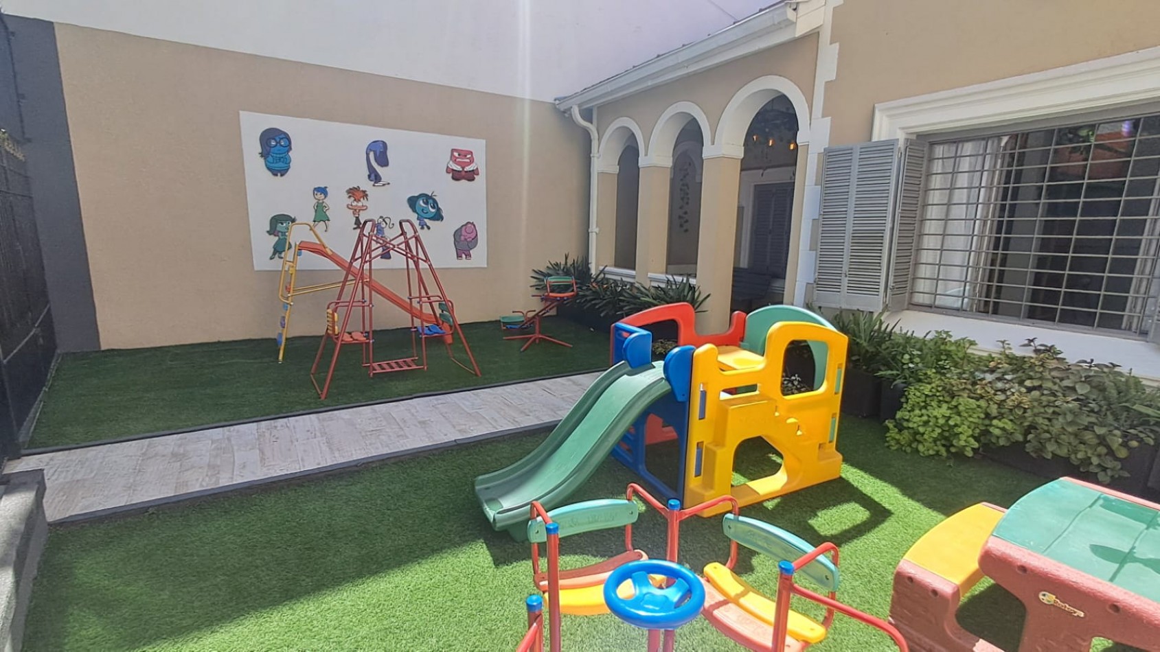 SALON DE FIESTA CON PATIO, PARRILLA Y QUINCHO.REF.868