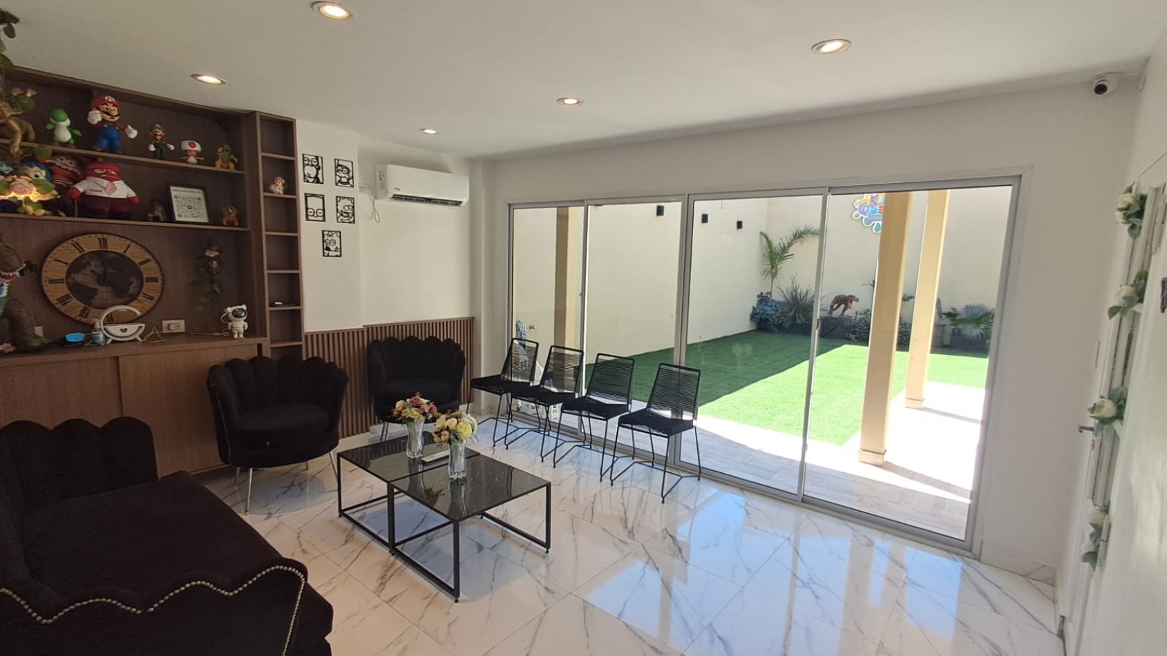 SALON DE FIESTA CON PATIO, PARRILLA Y QUINCHO.REF.868