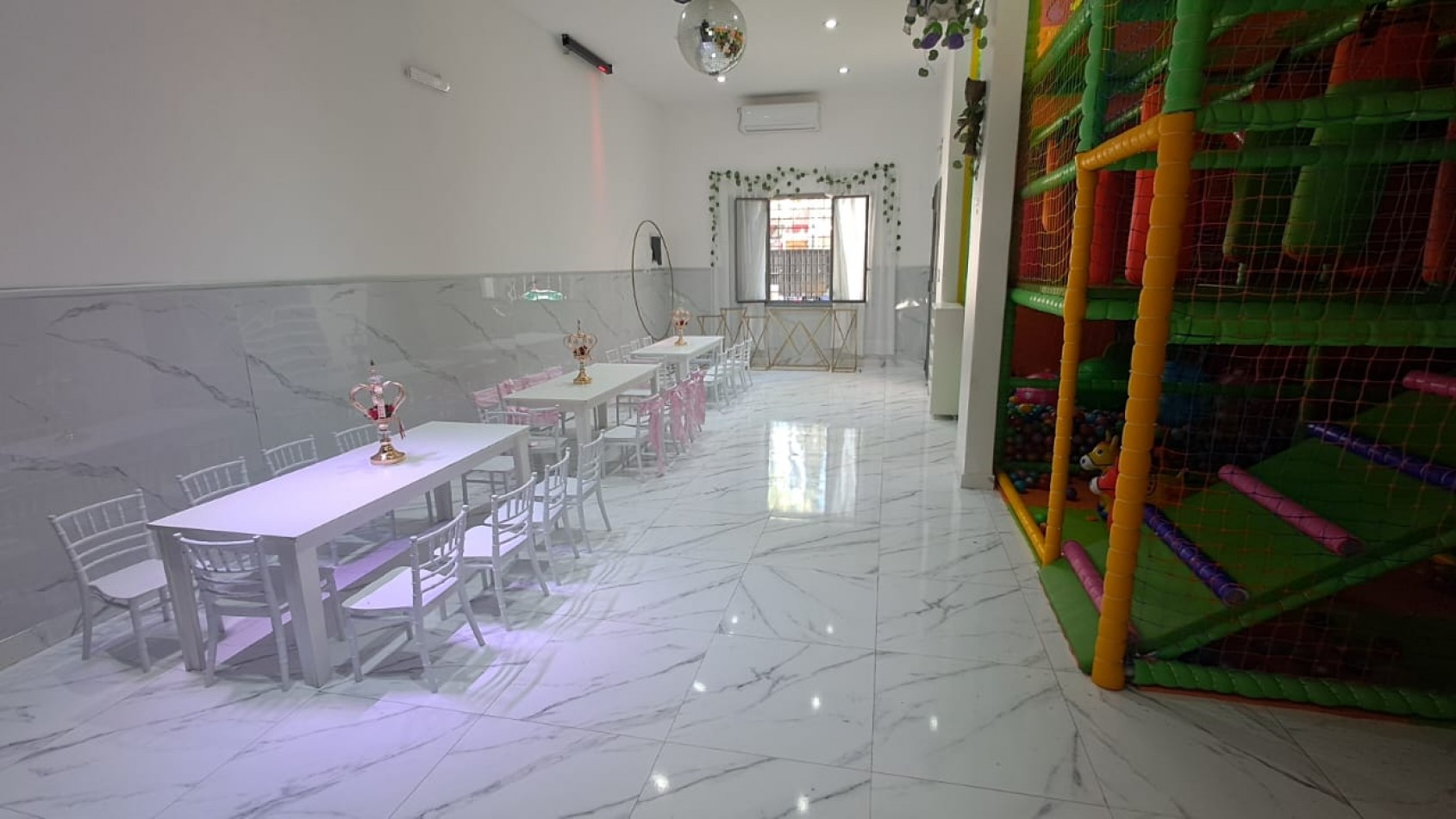 SALON DE FIESTA CON PATIO, PARRILLA Y QUINCHO.REF.868