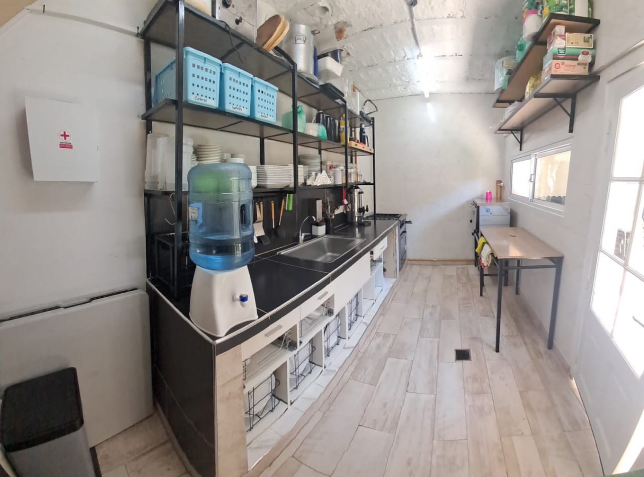 SALON DE FIESTA CON PATIO, PARRILLA Y QUINCHO.REF.868