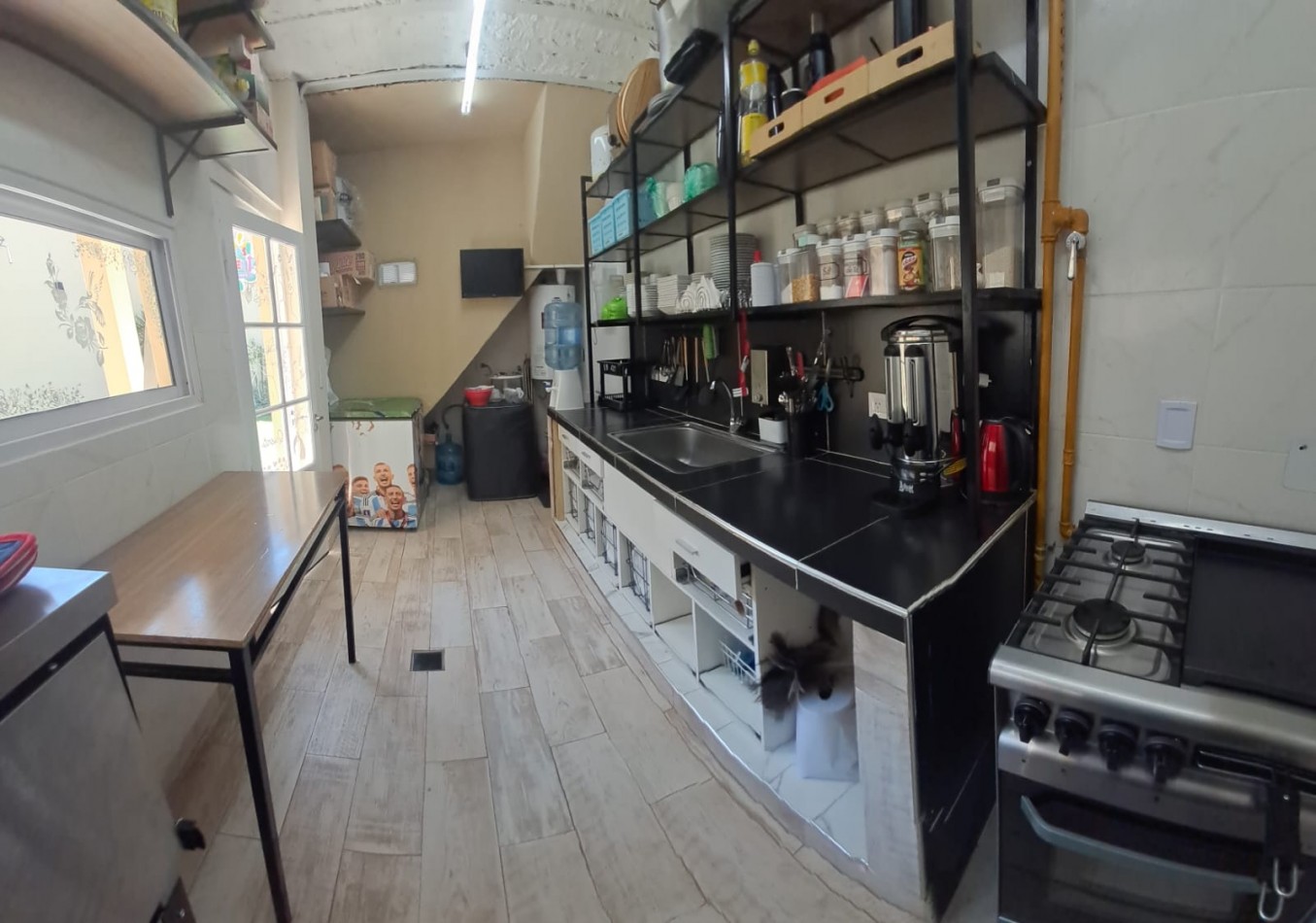 SALON DE FIESTA CON PATIO, PARRILLA Y QUINCHO.REF.868