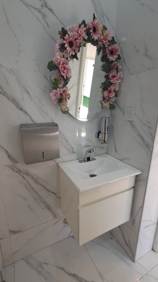 SALON DE FIESTA CON PATIO, PARRILLA Y QUINCHO.REF.868