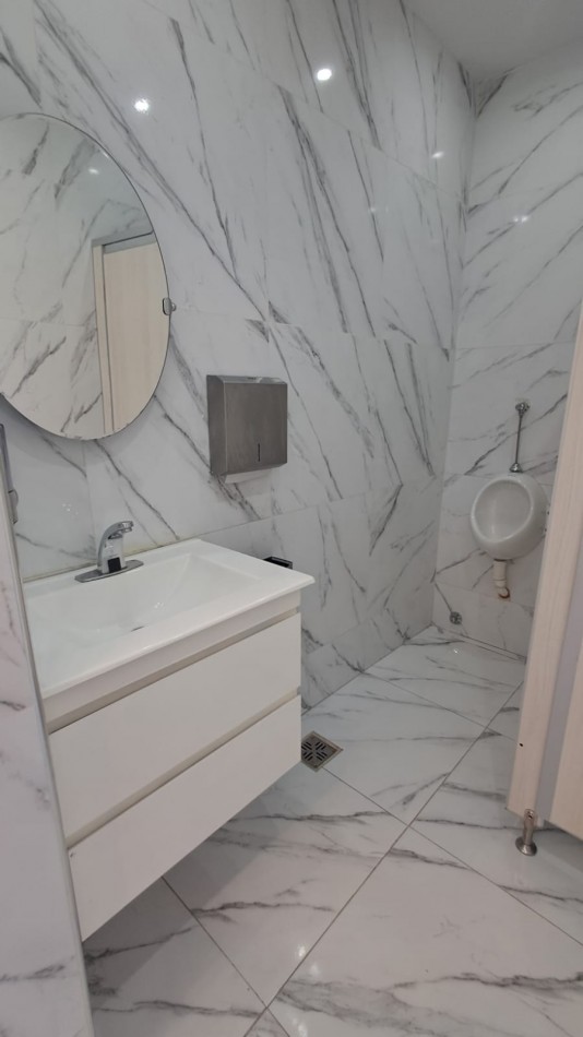 SALON DE FIESTA CON PATIO, PARRILLA Y QUINCHO.REF.868