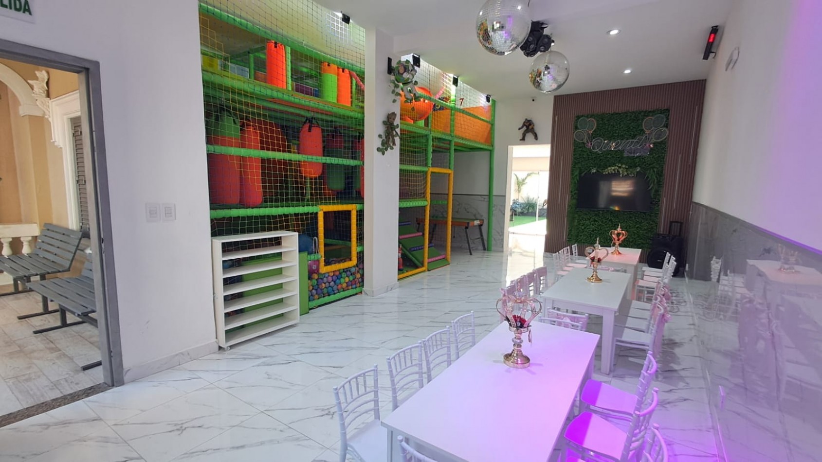 SALON DE FIESTA CON PATIO, PARRILLA Y QUINCHO.REF.868