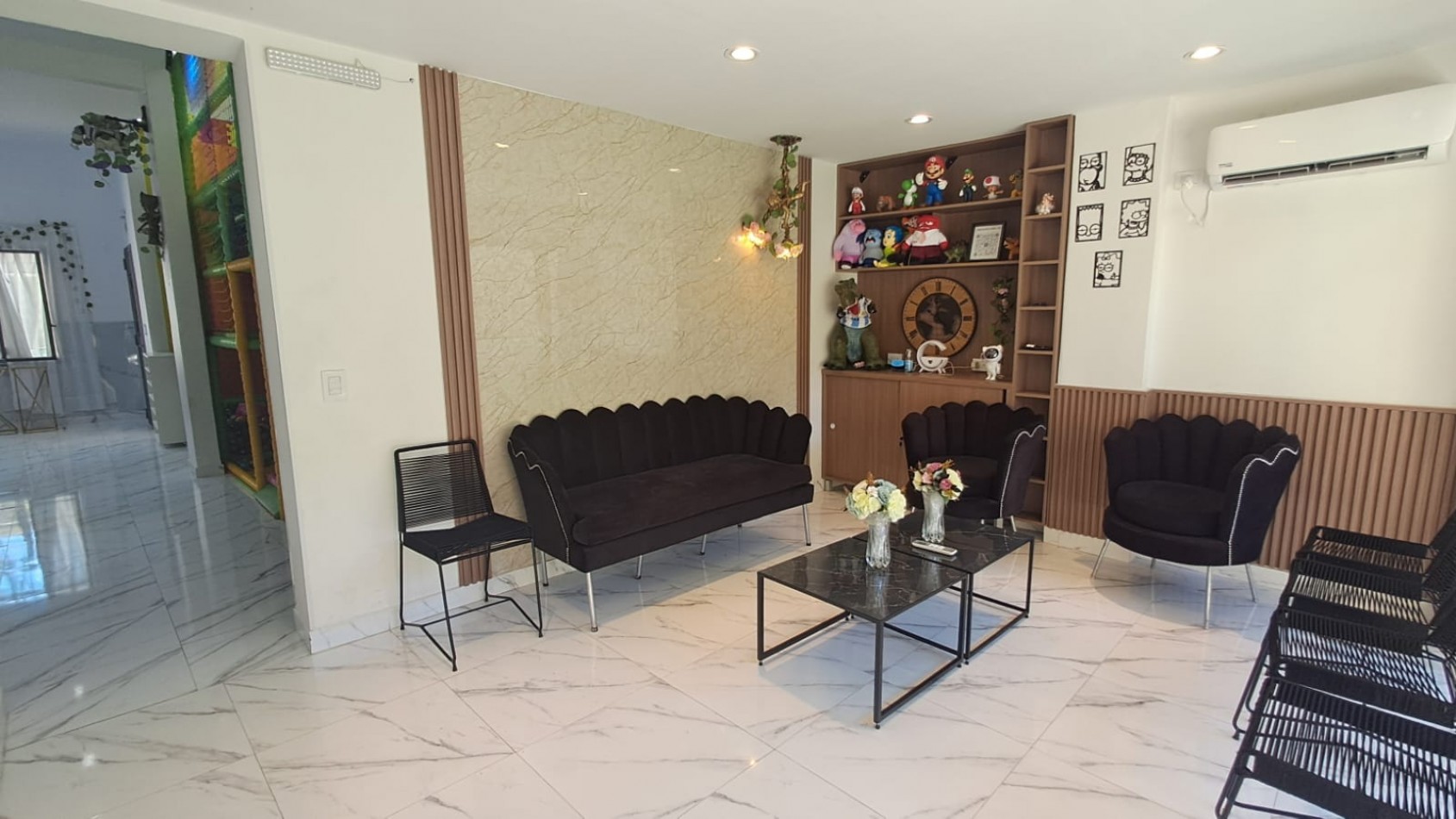 SALON DE FIESTA CON PATIO, PARRILLA Y QUINCHO.REF.868